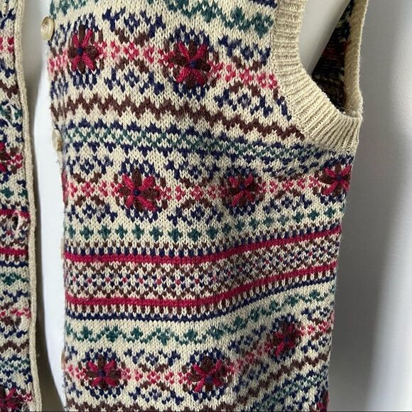 Vintage 70s Floral Embroidery  sweater Vest Faire Isle - Picture 12 of 12
